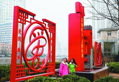 主题雕塑传播正能量